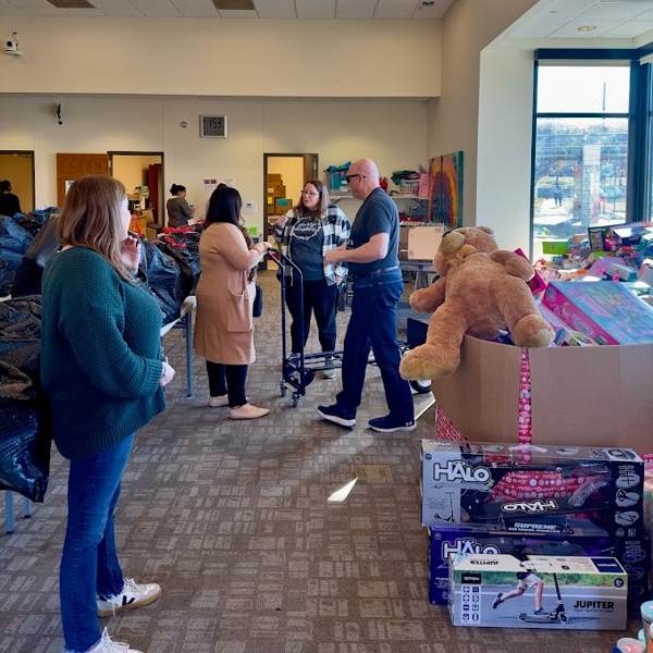 A C U team drops off fuzzy blankets at Dallas Children's Advocacy Center